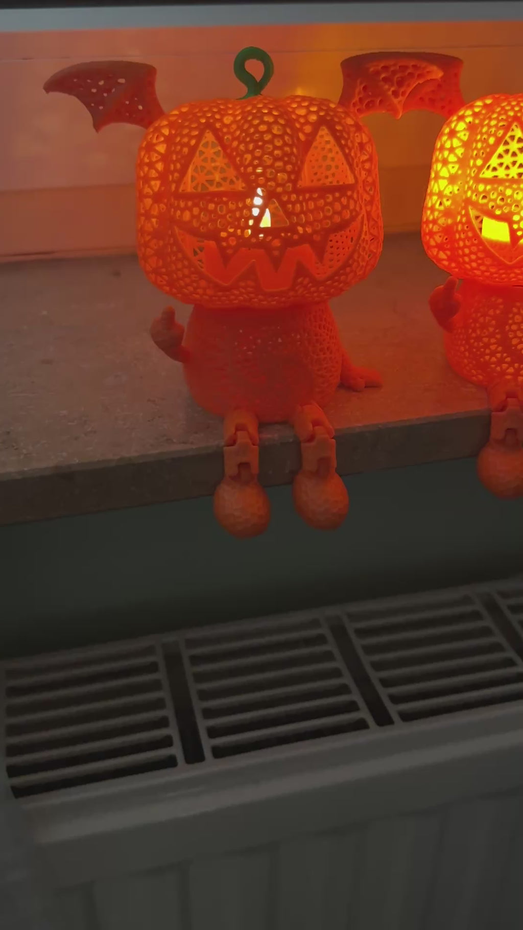 Halloweenpompoenfiguren met vleugels 🦇 – Zittende LED-lantaarns in 6 varianten