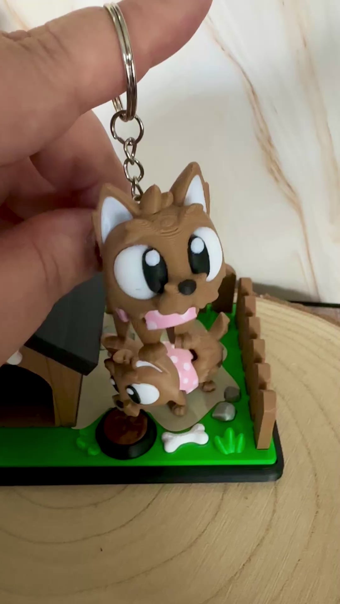 Yorkshire Terrier Schlüsselanhänger – niedlicher Hund mit rosa Pullover | Geschenk für Hundefans