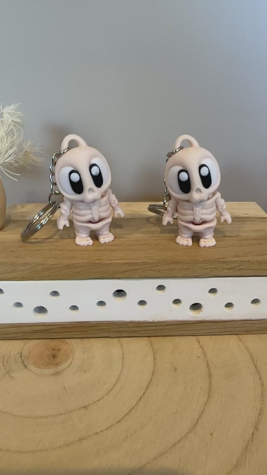 Mini skelet sleutelhangertje – een leuk Halloween-accessoire en een leuk cadeau-idee.