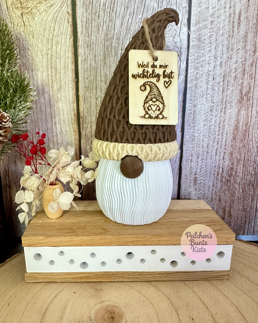 Wichtel mit Spruch „Weil du mir wichtelig bist“ – mit Holzschild