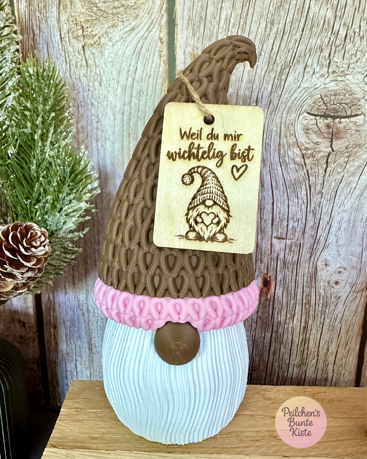 Wichtel mit Spruch „Weil du mir wichtelig bist“ – mit Holzschild