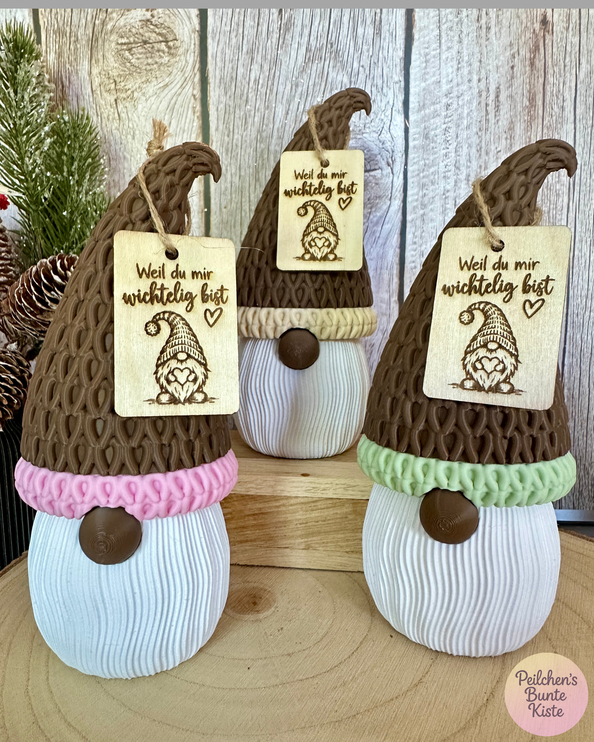 Wichtel mit Spruch „Weil du mir wichtelig bist“ – mit Holzschild