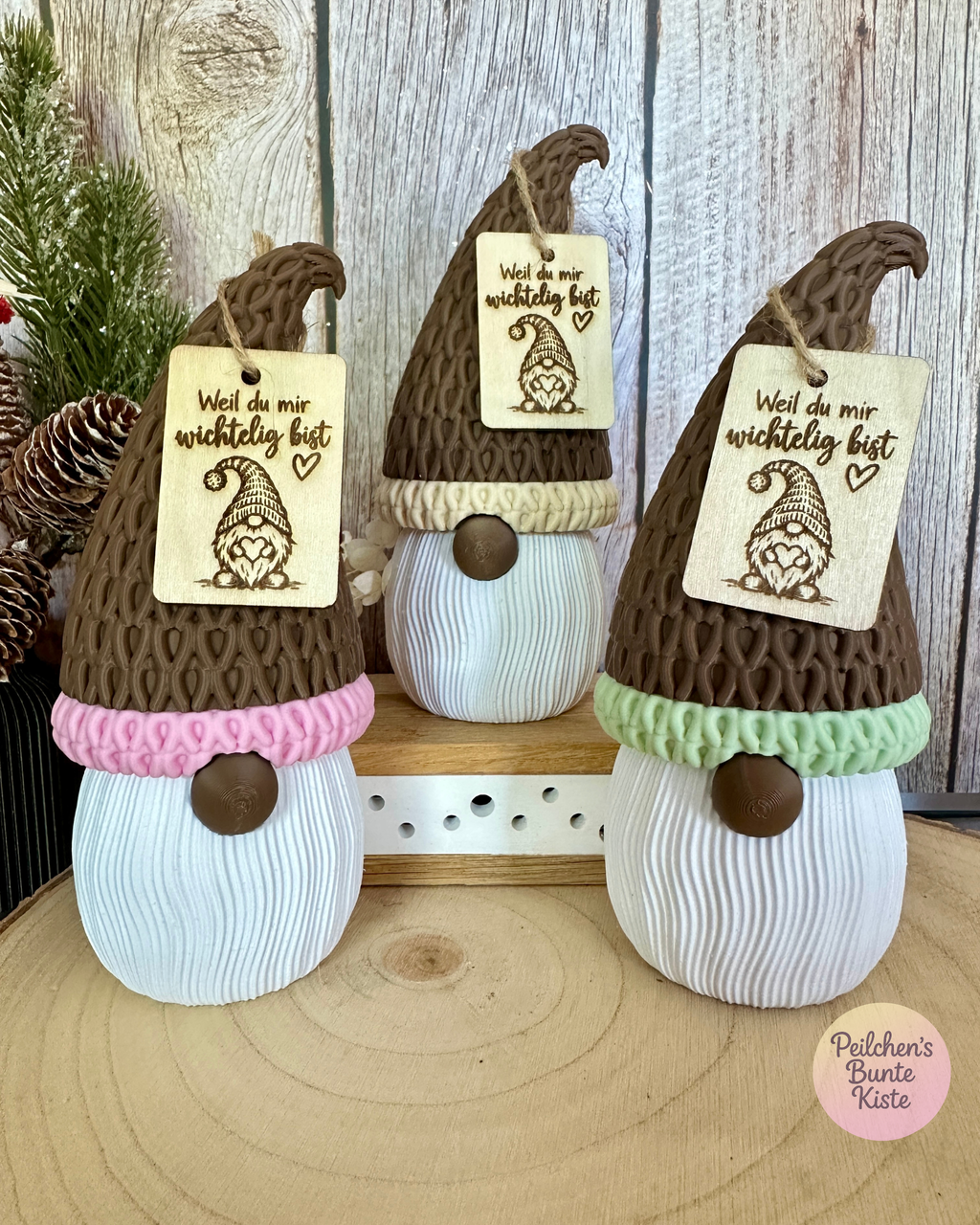 Wichtel mit Spruch „Weil du mir wichtelig bist“ – mit Holzschild